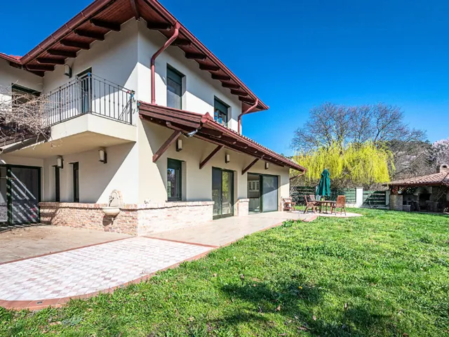 Eladó ház Budaörs 371 nm