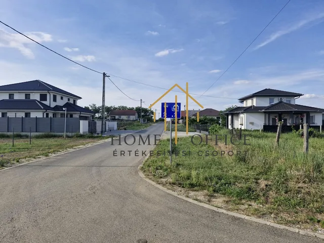 Eladó telek Téglás 644 nm