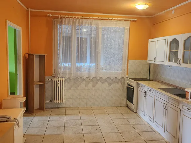 Eladó lakás Szolnok, Széchenyi-lakótelep 54 nm