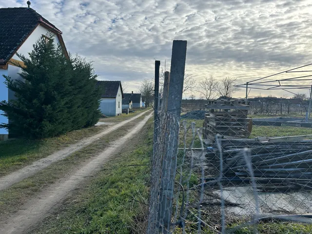 Eladó telek Buzsák 1000 nm