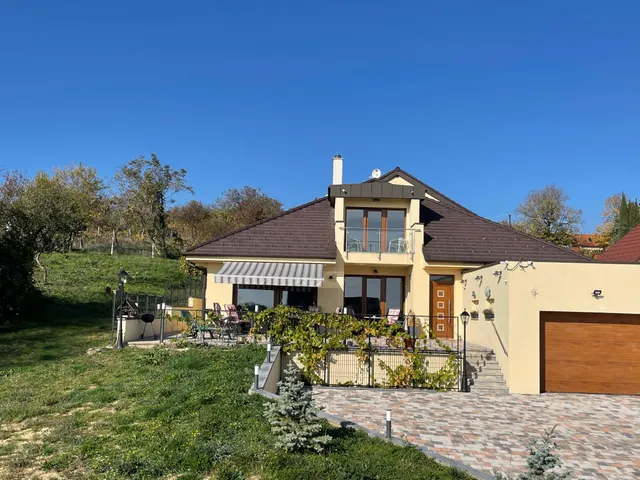 Eladó ház Cserszegtomaj 250 nm