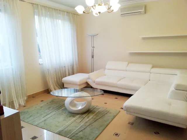 Eladó ház Budapest XVI. kerület, Rákosszentmihály 190 nm