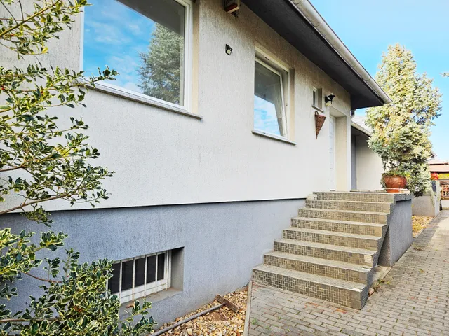 Eladó ház Budapest XVIII. kerület, Almáskert 194 nm