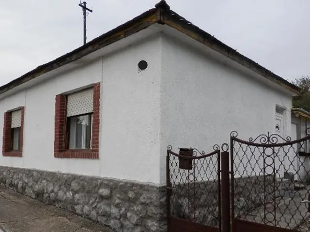 Eladó ház Mogyorósbánya 80 nm
