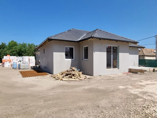Eladó ház Bicske, Kertváros 100 nm