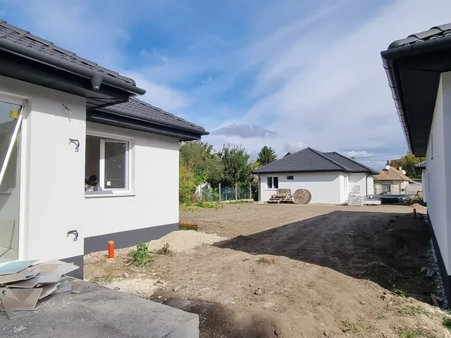 Eladó ház Bicske, Kertváros 122 nm