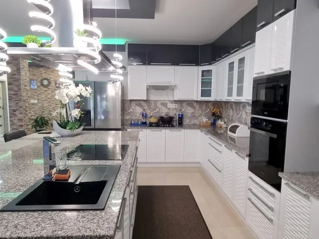 Eladó ház Bicske 310 nm