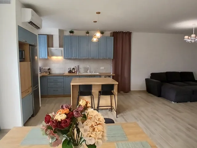 Eladó ház Velence, Bencehegy, Adria körút 134 nm