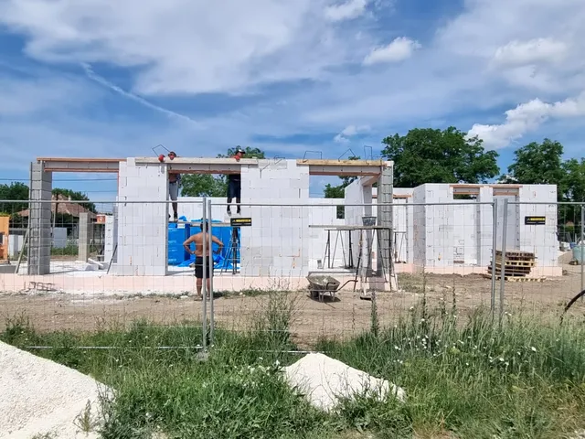 Eladó ház Bicske, Kertváros 150 nm