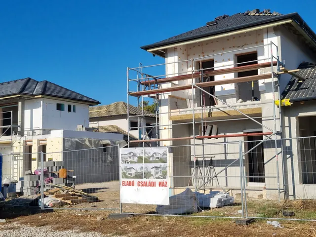 Eladó ház Bicske, Kertváros 150 nm