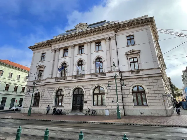 Kiadó kereskedelmi és ipari ingatlan Szeged, Klauzál tér