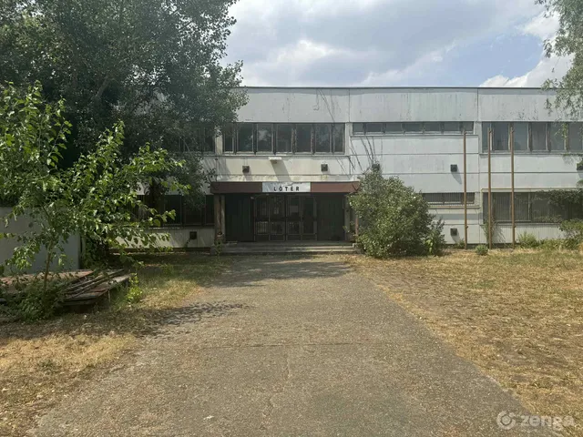 Eladó kereskedelmi és ipari ingatlan Szolnok 1000 nm
