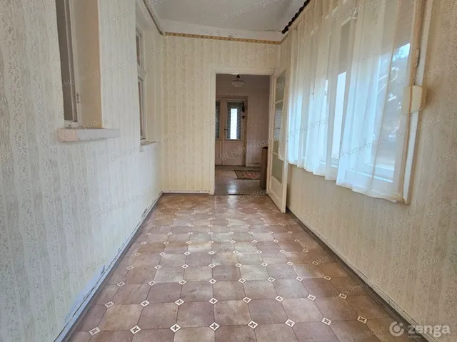 Eladó ház Naszály 96 nm