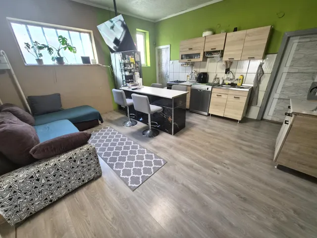 Eladó ház Szákszend 100 nm