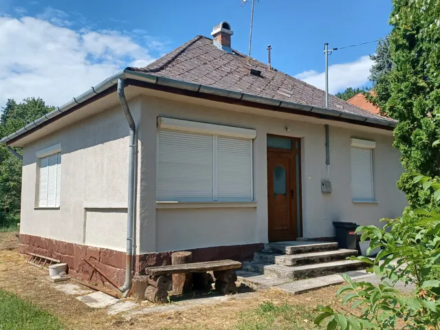 Eladó üdülő és hétvégi ház Balatonakarattya 100 nm
