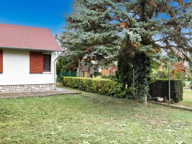 Eladó üdülő és hétvégi ház Balatonkenese 56 nm