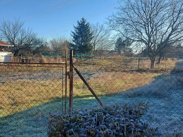 Eladó telek Szolnok, Szandaszőlős, Kiss János 1991 nm