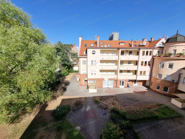 Eladó lakás Szolnok, Belváros 96 nm