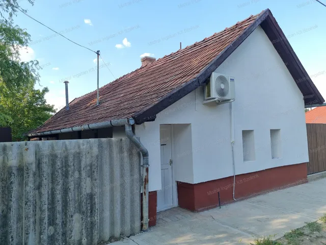 Eladó ház Törökszentmiklós, Alvég 32 nm