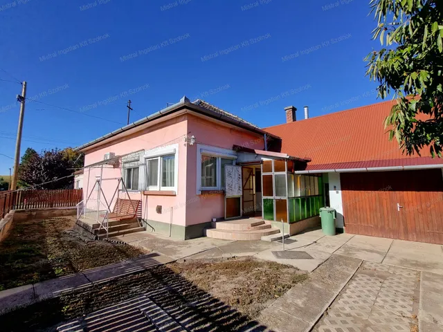 Eladó ház Tiszapüspöki 77 nm