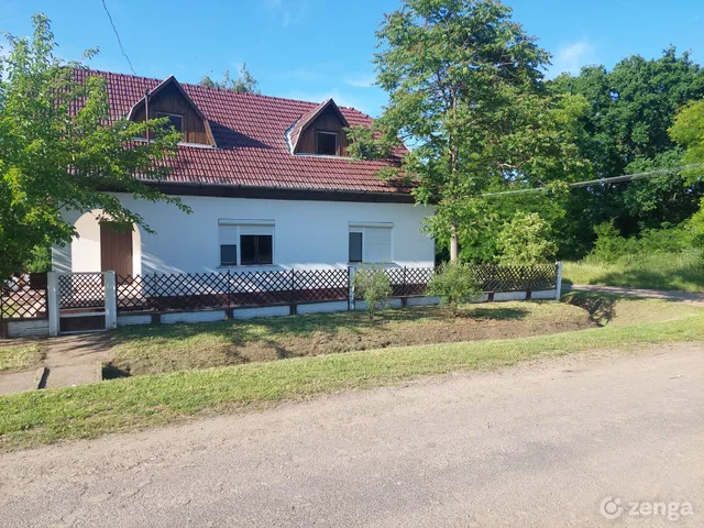Eladó ház Tiszacsege 81 nm