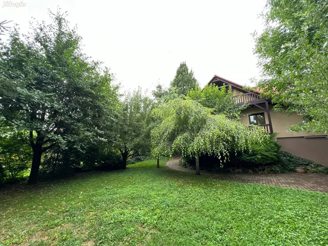 Eladó ház Pécs, Rigóder 199 nm