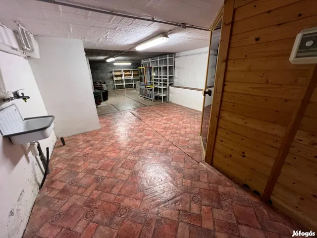 Eladó ház Pécs, Rigóder 199 nm