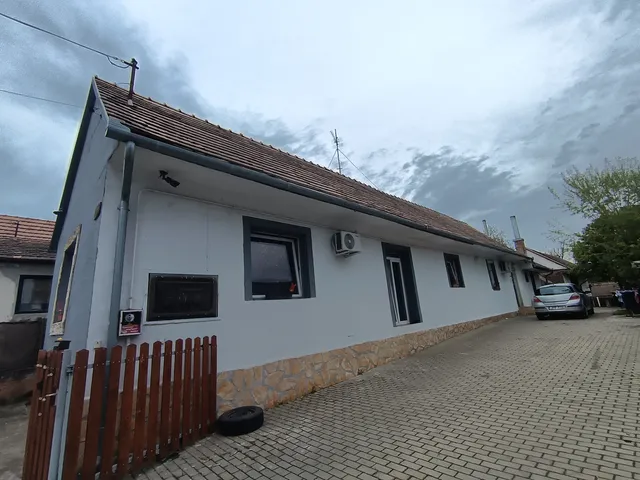 Eladó ház Újpetre 100 nm
