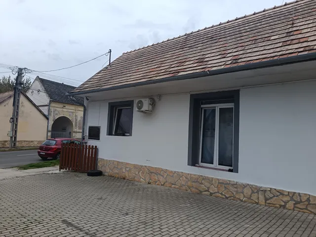 Eladó ház Újpetre, Kossuth utca 100 nm