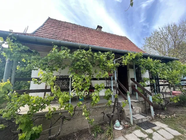 Eladó telek Kulcs 1802 nm