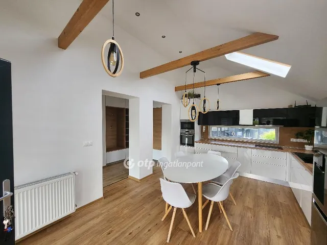 Eladó ház Velence 160 nm