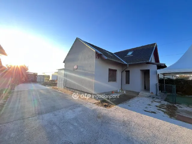 Eladó ház Iváncsa 174 nm