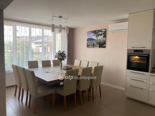 Eladó ház Velence 154 nm