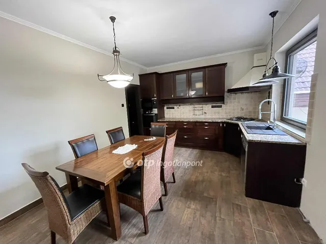 Eladó ház Dunaújváros 275 nm