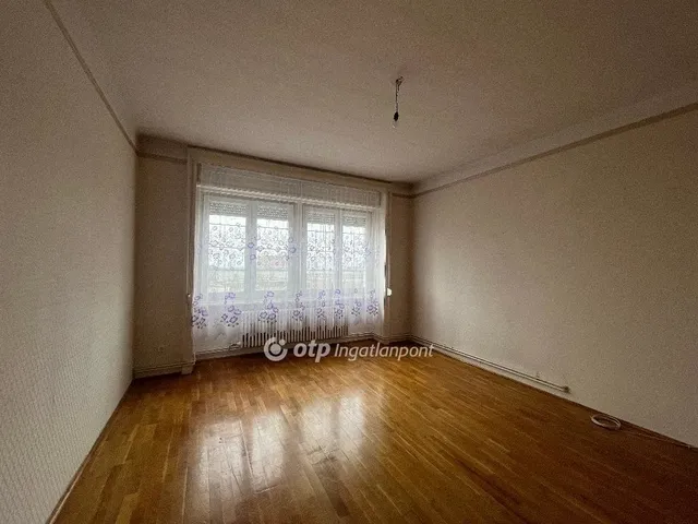 Eladó lakás Pétfürdő 137 nm