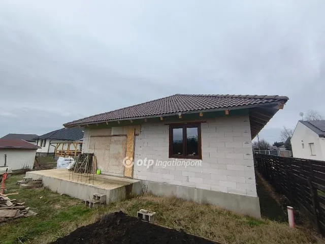 Eladó ház Besnyő 150 nm