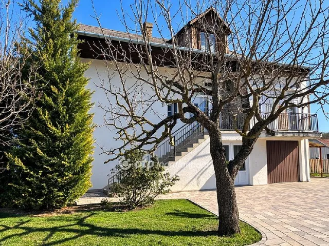 Eladó ház Vértesacsa 180 nm