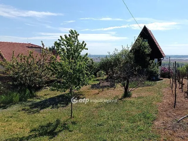 Eladó telek Pákozd 845 nm