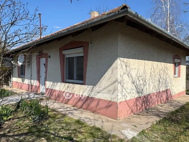 Eladó ház Perkáta 72 nm