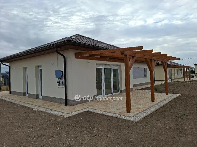 Eladó ház Kulcs 130 nm