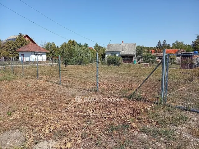 Eladó telek Balatonfőkajár 1171 nm