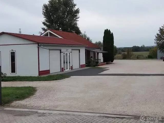 Kiadó kereskedelmi és ipari ingatlan Siófok, Töreki 300 nm