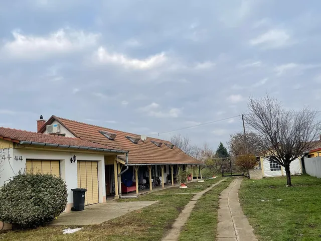 Eladó ház Abádszalók 153 nm