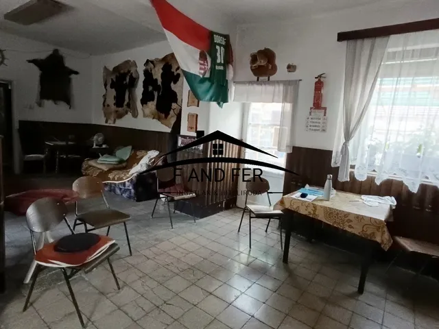 Eladó kereskedelmi és ipari ingatlan Törökszentmiklós 131 nm