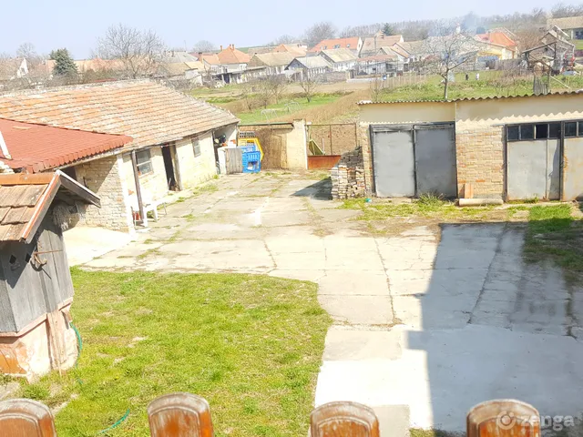 Kiadó garázs Lánycsók 30 nm