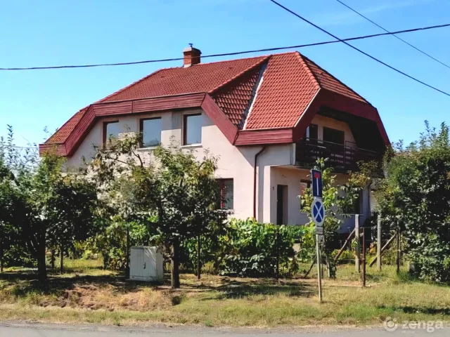 Eladó ház Levelek 260 nm