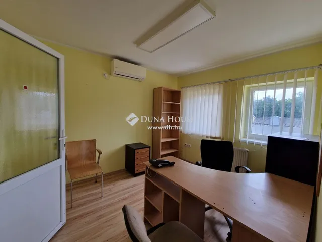 Eladó kereskedelmi és ipari ingatlan Martfű 1698 nm