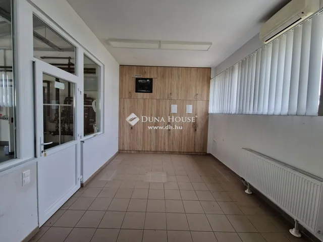 Eladó kereskedelmi és ipari ingatlan Martfű 1698 nm