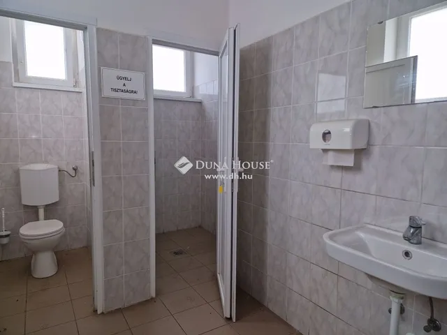Eladó kereskedelmi és ipari ingatlan Martfű 1698 nm