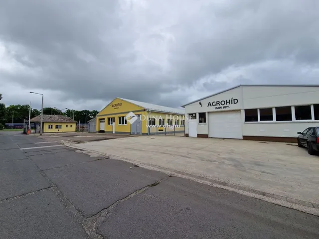 Eladó kereskedelmi és ipari ingatlan Martfű 1698 nm
